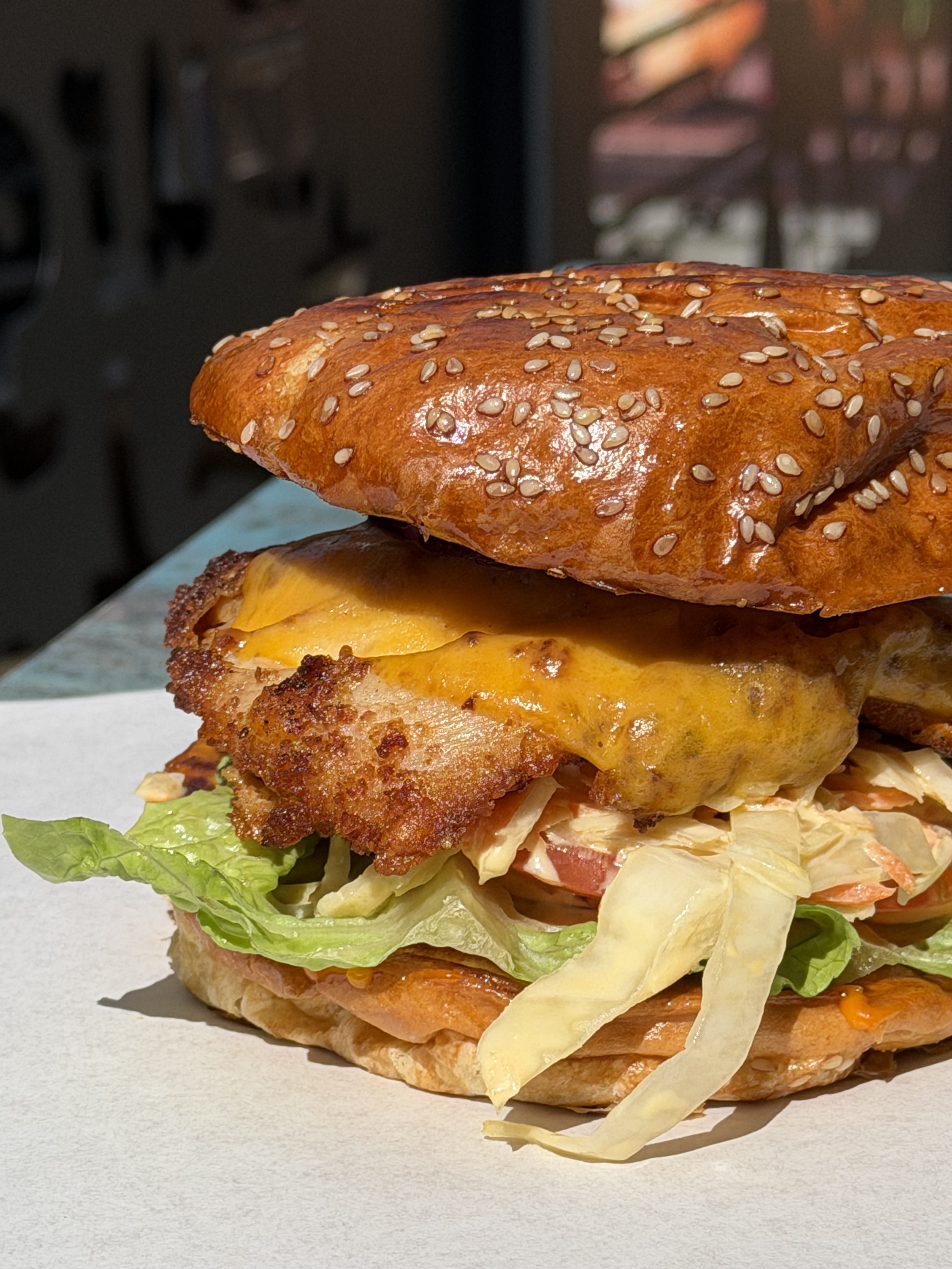 Saftiger Premium Burger frisch zubereitet bei Burgerstar Paderborn